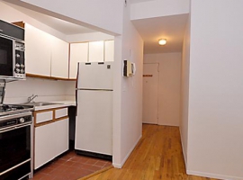 Duplex 1 bedroom apartemn tclose to the subway